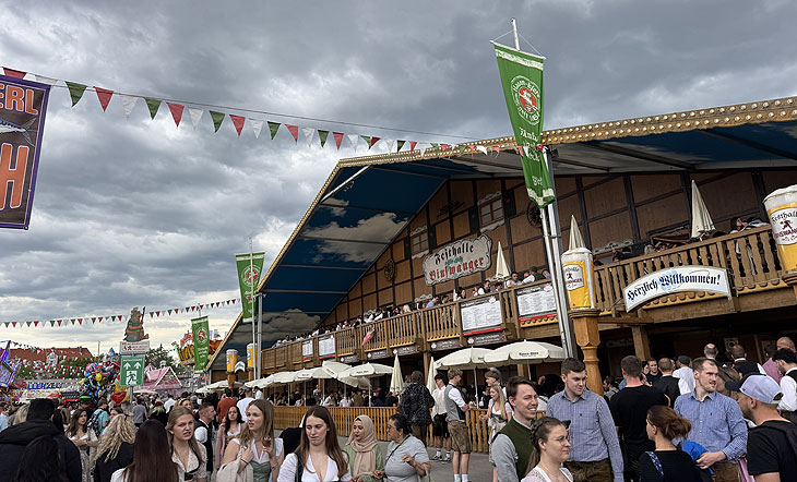 Festhalle Binswanger auf dem Osterplärrer in Augsburg (©Foto: Martin Schmitz)